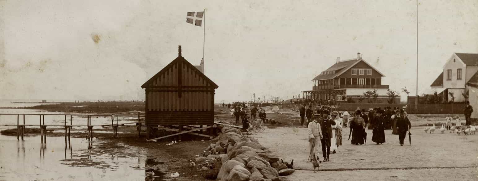 Feriestemning på havnen i Dragør, 1910