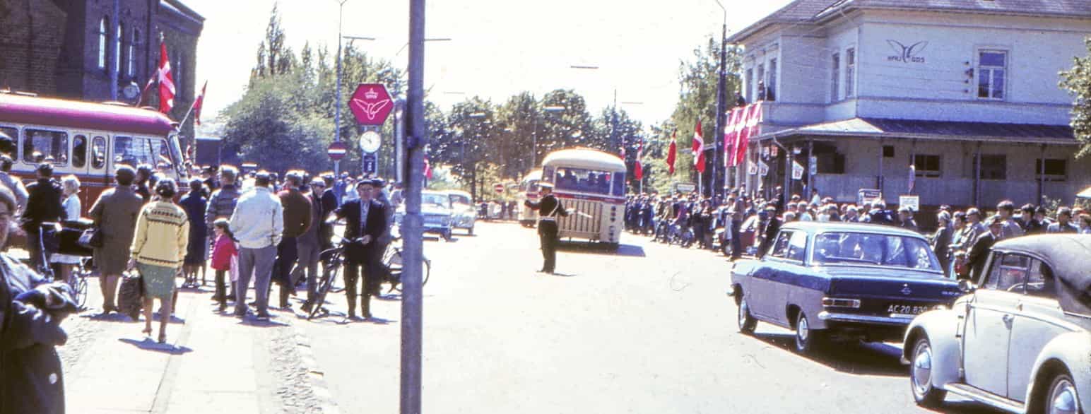 Festligheder på Nordre Jernbanevej i forbindelse med, at s-toget kommer til Hillerød (1968)