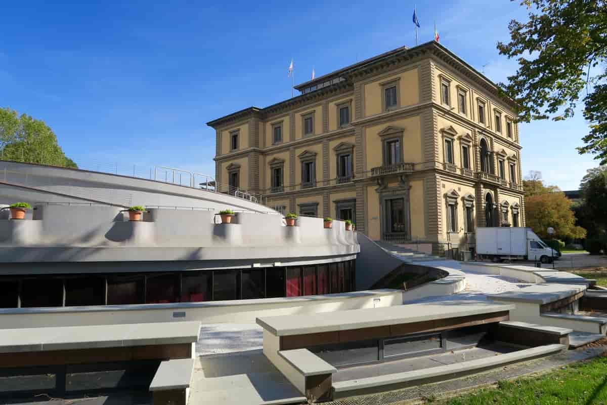 Firenzemessens Villa Vittoria og kongrescenterets delvist underjordiske auditorium.