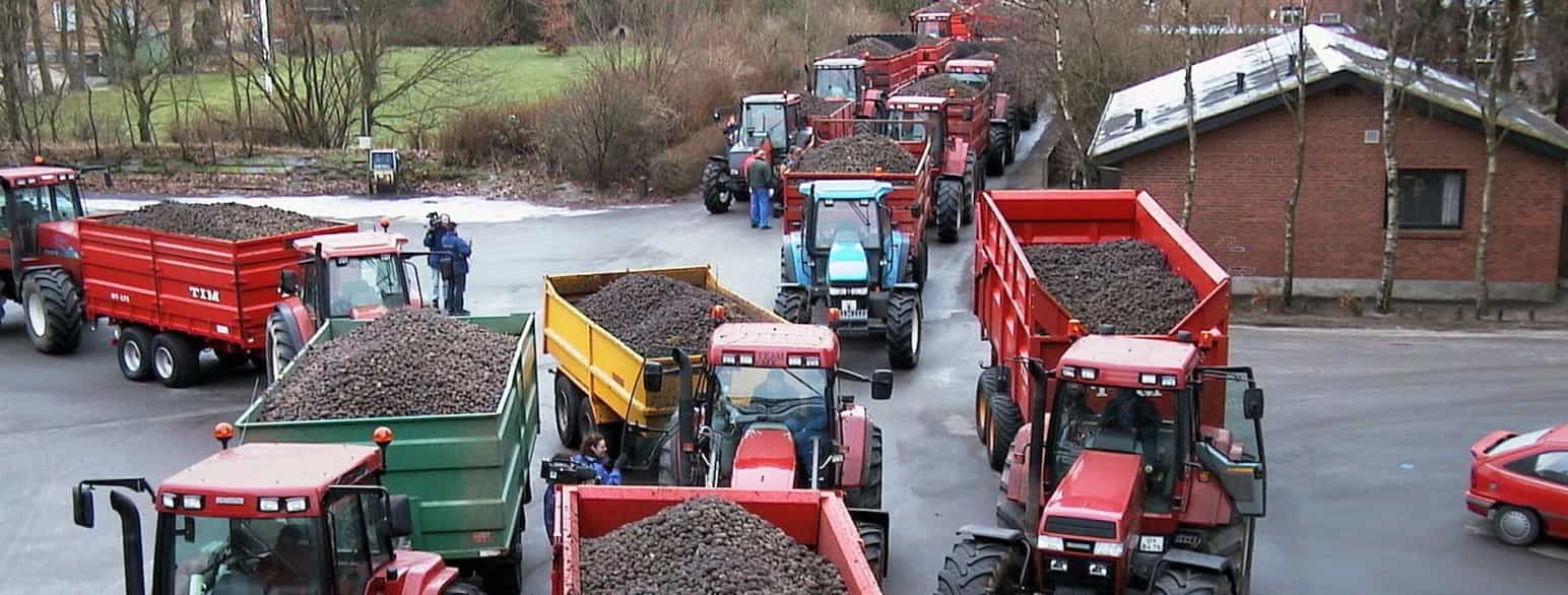 Som led i en fagforeningskonflikt blokerede landmænd  i 1999 indkørslen til Andelskartoffelmelsfabrikken Midtjylland