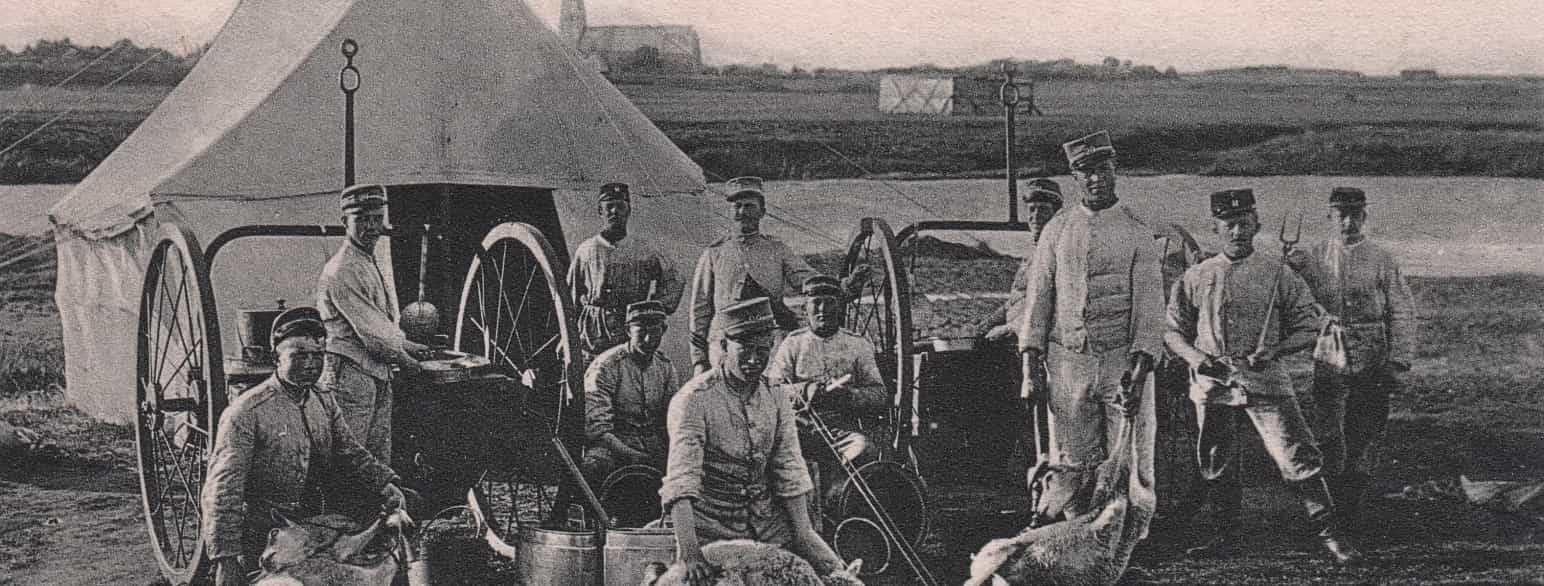 Soldater på øvelse i skydeterrænet på Borris Hede i begyndelsen af 1900-tallet